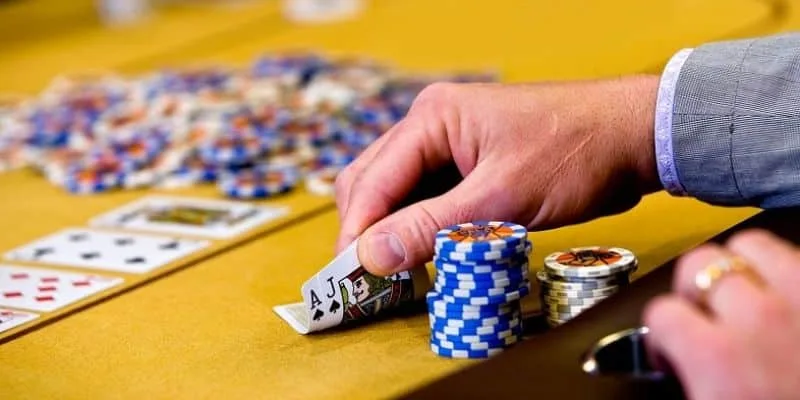 Khi đã biết short deck poker là gì, người chơi nên tậu thêm bí quyết chơi